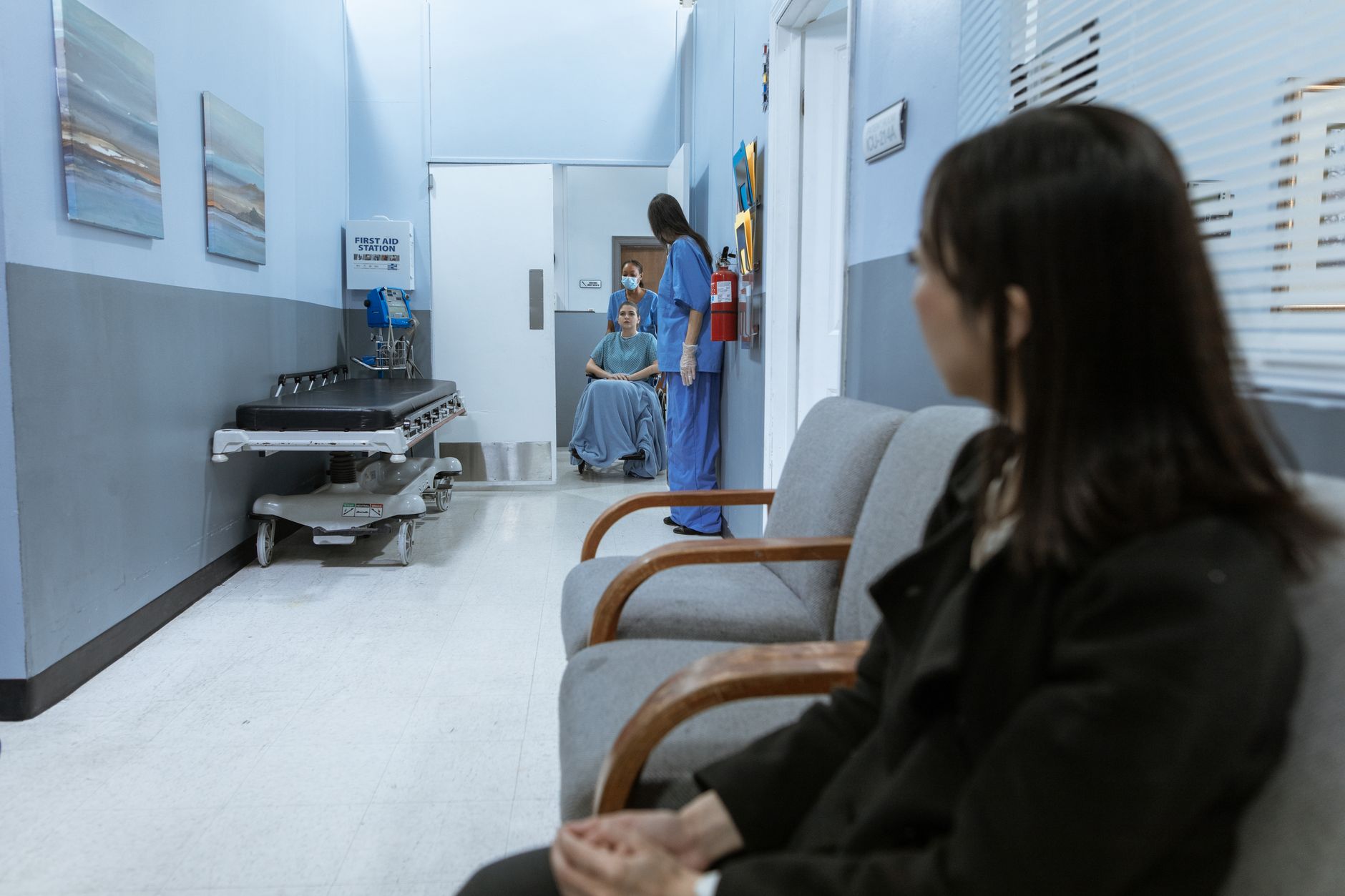 Venterom med hyggelig sitning hos klinikken